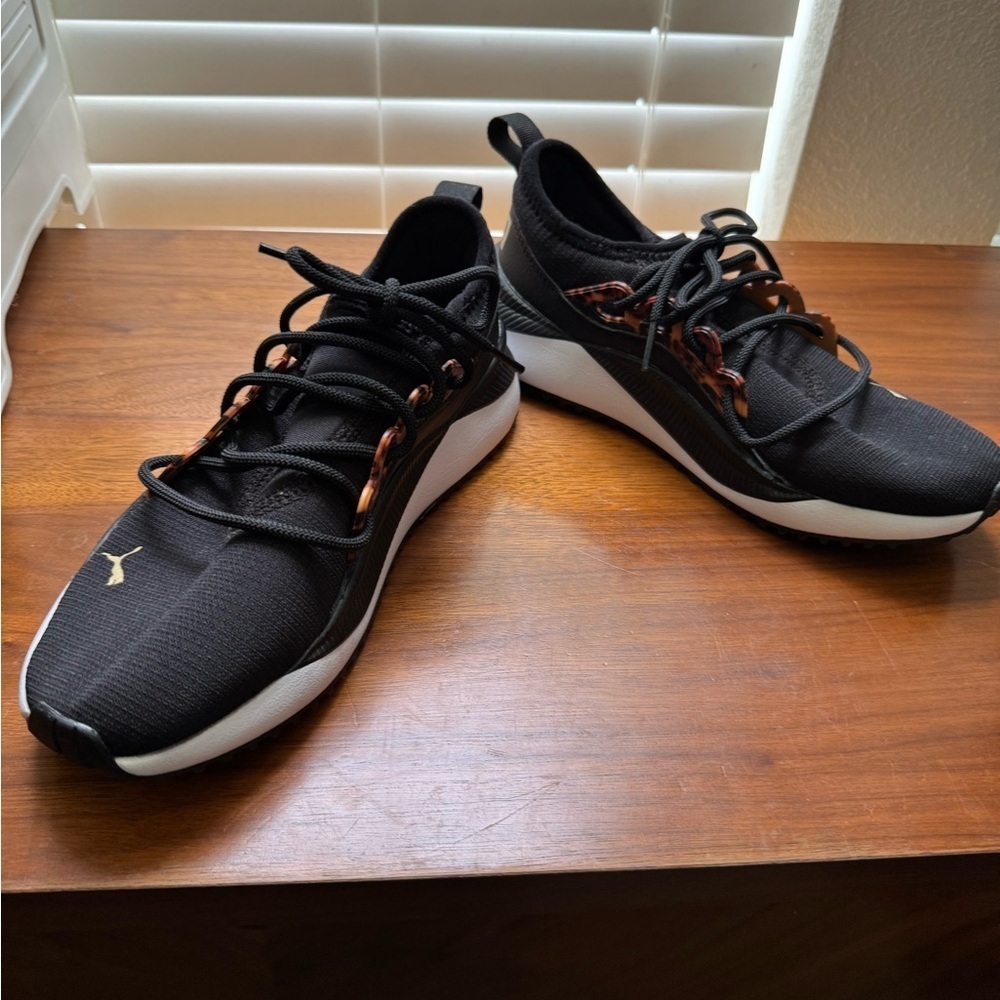 Puma Women’s Black Athletic Shoes Sz 6